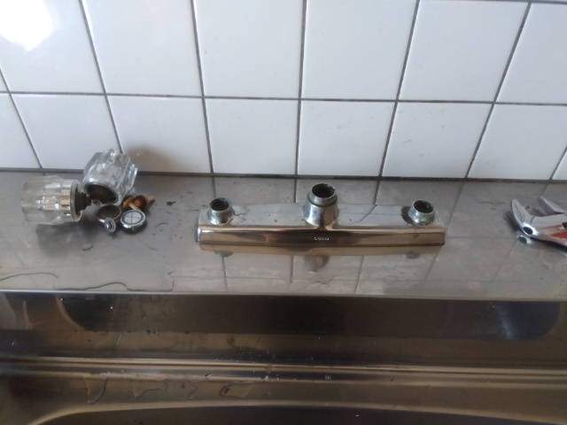 台所水栓部品交換