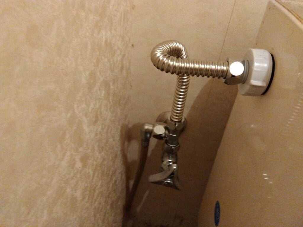 トイレフレキ管