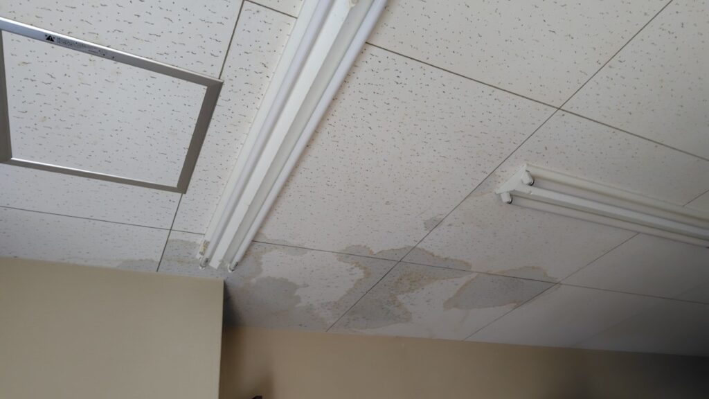 天井より水漏れ 階下漏水